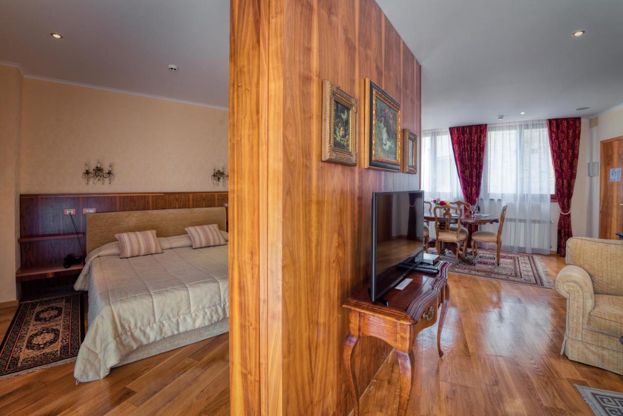 Hotel Soli Invicto Elenovo  Extérieur photo