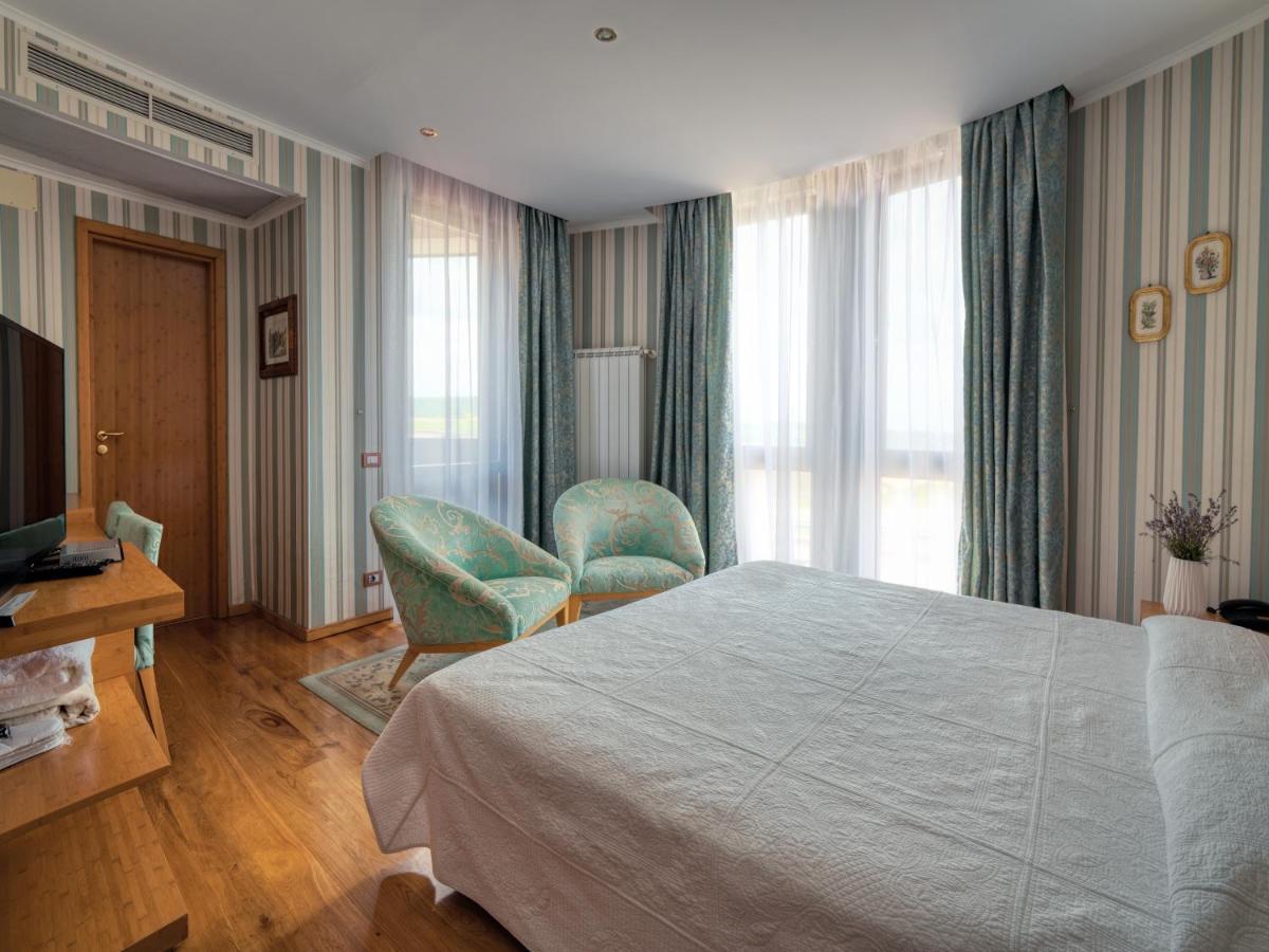 Hotel Soli Invicto Elenovo  Extérieur photo